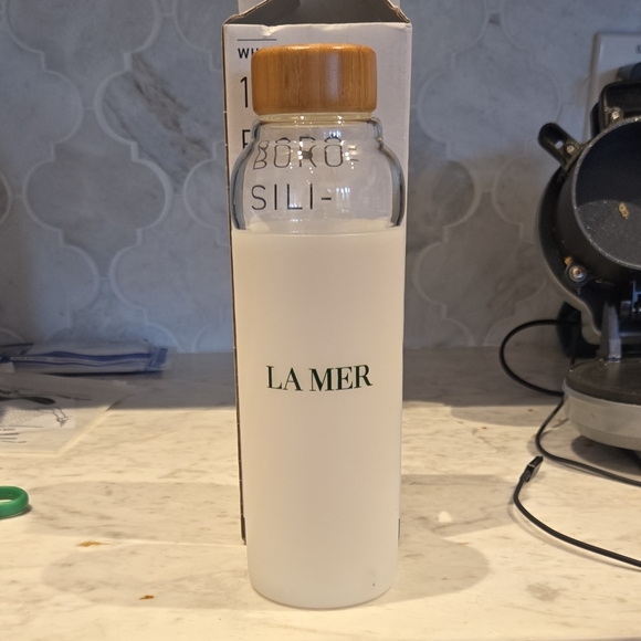 La Mer Other - La Mer Silicone & Glass Bottle with Wooden Cap GWP Collectible